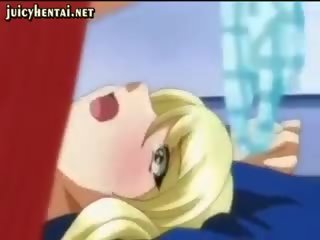 Hentai perempuan mendapat ketat lubang diisi