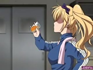 Sedusive hentai blondie izpaužas viņai vāvere un pakaļa sūknē dziļi